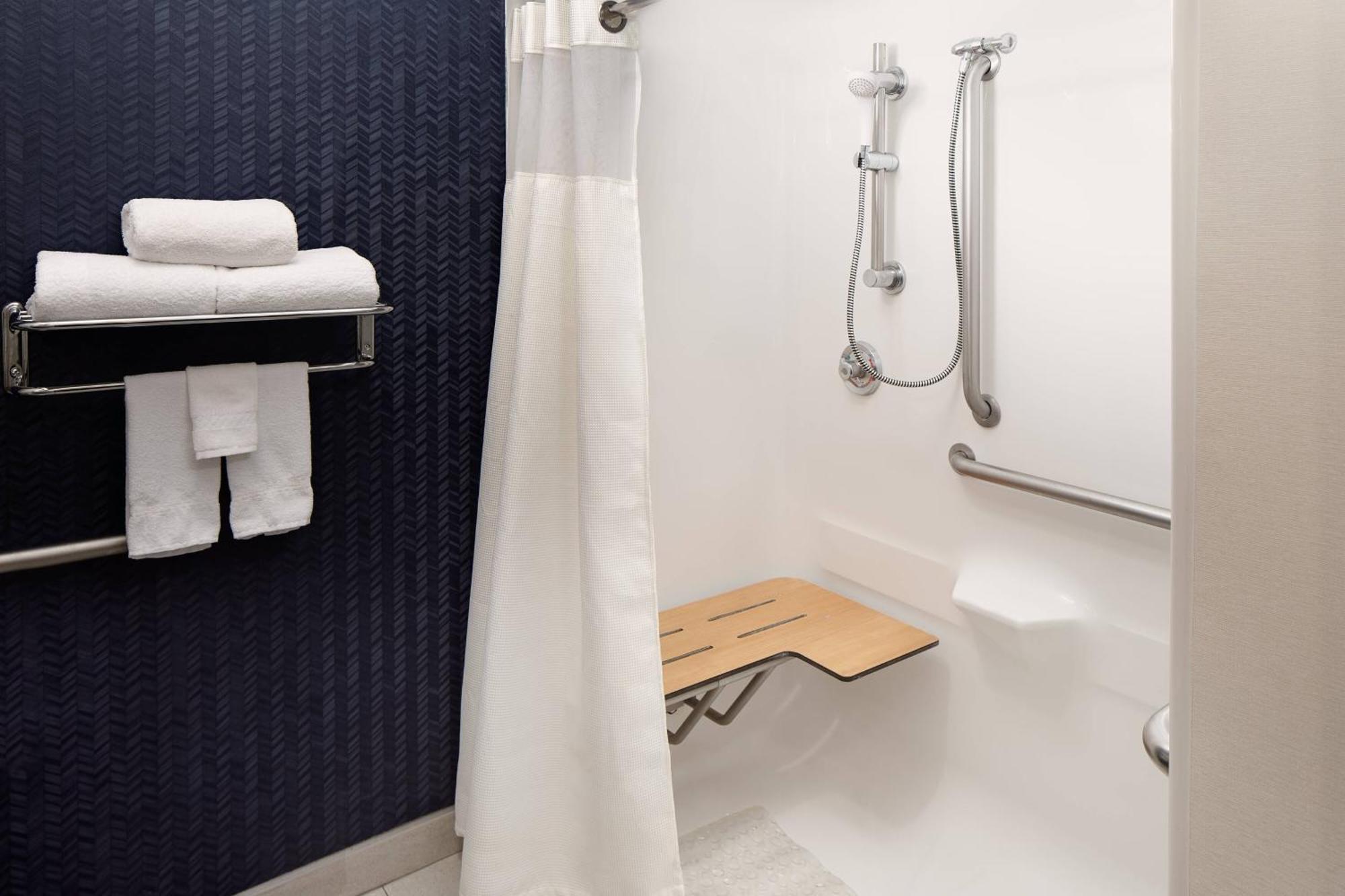 Hotel Fairfield & 3*