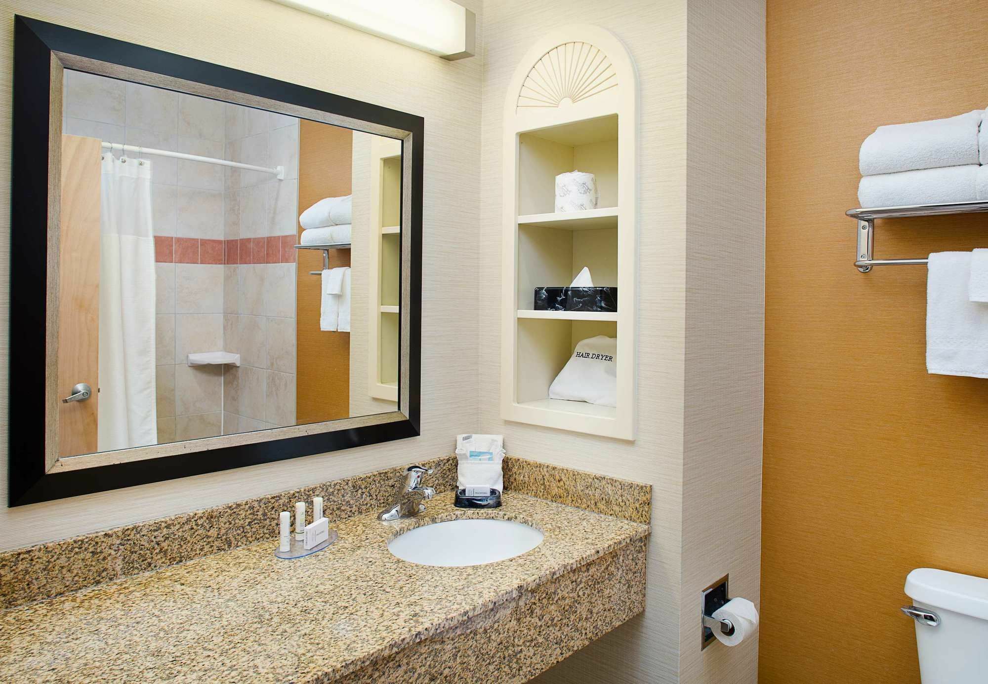 Fairfield & Hotel
